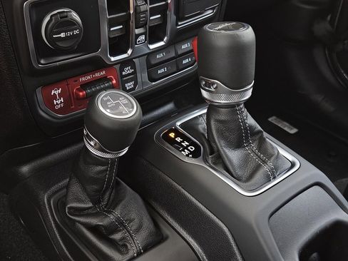 New 2025 Jeep Gladiator Rubicon image 17