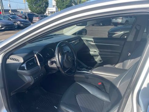 Used 2019 Toyota Camry SE FWD image 13