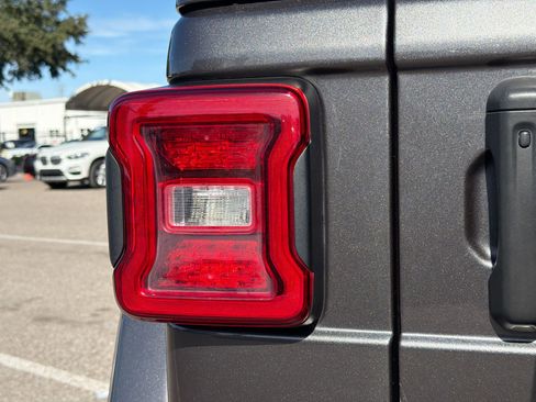 Used 2021 Jeep Wrangler Unlimited Rubicon w/ Safety Group image 10