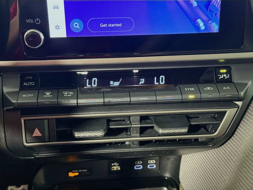 Used 2025 Toyota Camry SE w/ Convenience Package FWD image 16