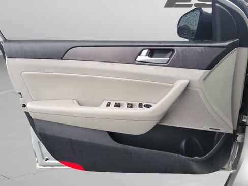 Used 2015 Hyundai Sonata Sport w/ Option Group 04 FWD image 16