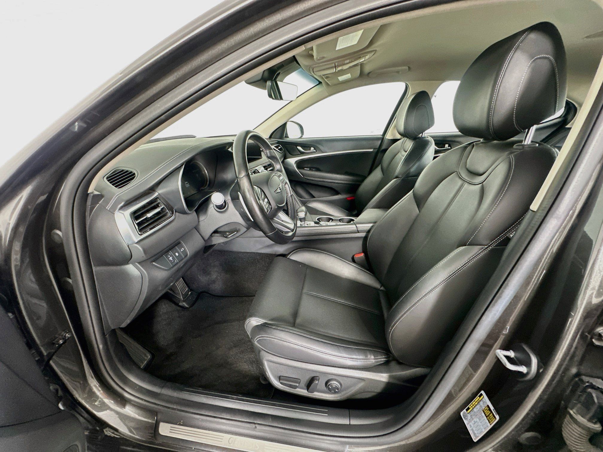 Used 2025 Genesis G70 2.5T RWD image 13