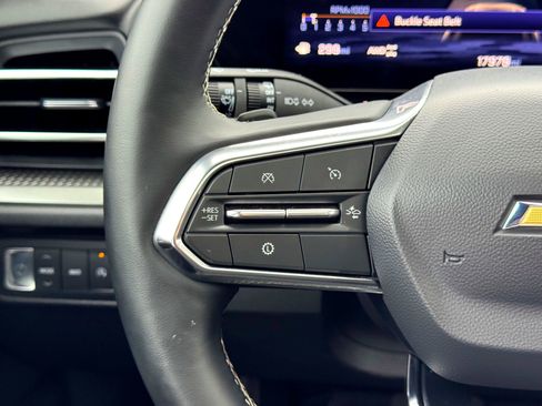 Used 2025 Chevrolet Traverse LT w/ Sun and Wheel Package image 25