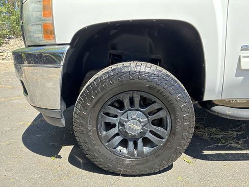 Used 2014 Chevrolet Silverado 2500 LT w/ Interior Plus Package AWD/4WD image 16