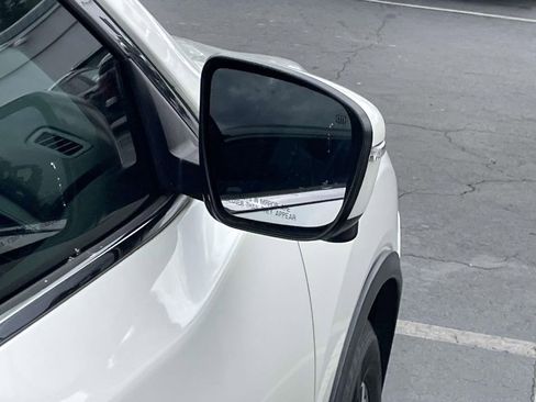 Used 2017 Nissan Rogue SL w/ SL Premium Package image 28