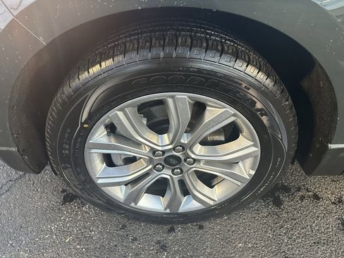 Used 2024 Ford Edge Titanium image 12