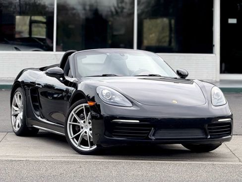 Used 2017 Porsche 718 Boxster image 3