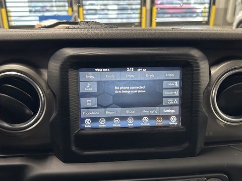 Used 2018 Jeep Wrangler Unlimited Sahara AWD/4WD image 27