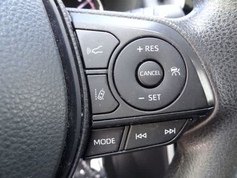 Used 2024 Toyota RAV4 XLE AWD/4WD image 17