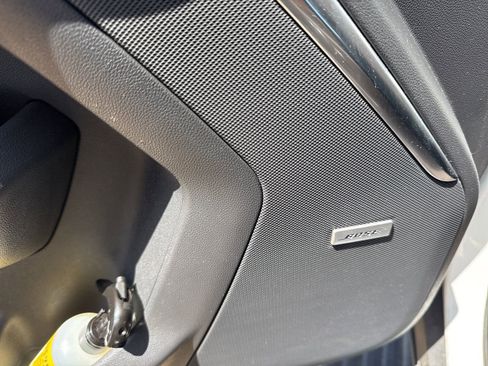 Used 2021 GMC Yukon XL Denali w/ Denali Premium Package AWD/4WD image 12