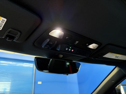 Used 2019 Chevrolet Camaro ZL1 RWD image 24
