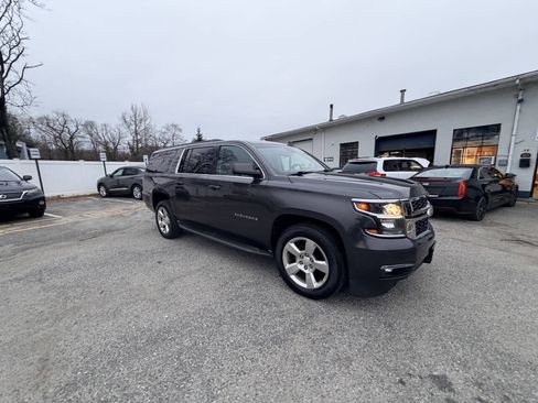 Used 2016 Chevrolet Suburban LT image 4