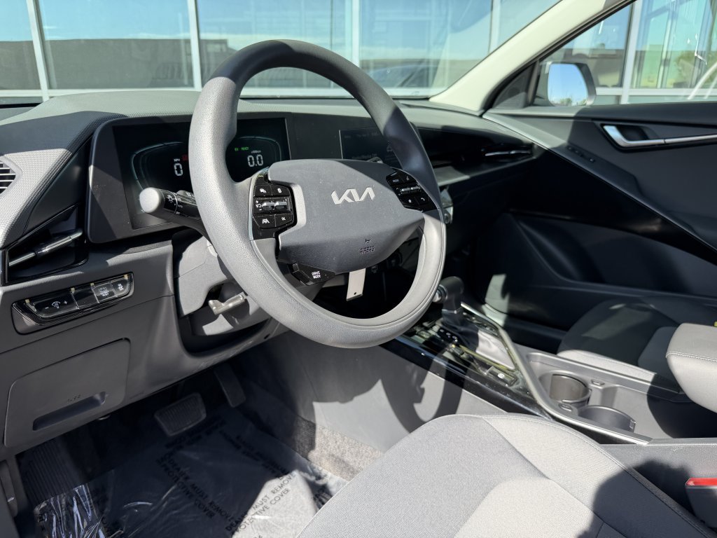 Used 2025 Kia Niro LX FWD image 29