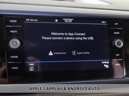 Used 2024 Volkswagen Taos SE AWD/4WD image 8
