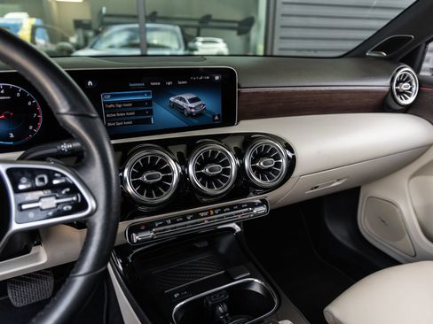Used 2019 Mercedes-Benz A 220 image 25
