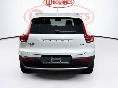 Used 2023 Volvo XC40 B5 Plus AWD/4WD image 11