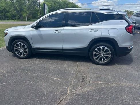 Used 2020 GMC Terrain SLT w/ Preferred Package image 2