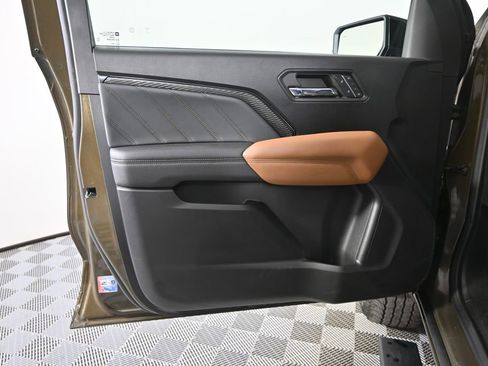 Used 2024 GMC Canyon AT4 w/ AT4 Premium Package AWD/4WD image 19