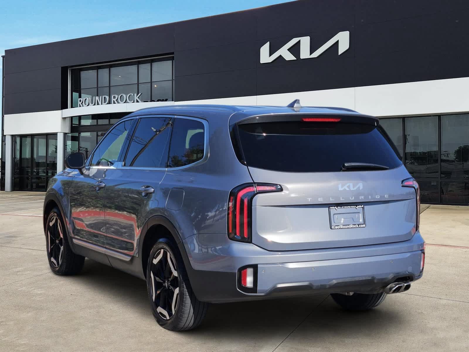 Certified 2024 Kia Telluride EX w/ EX Captain's Chair Package AWD/4WD image 5