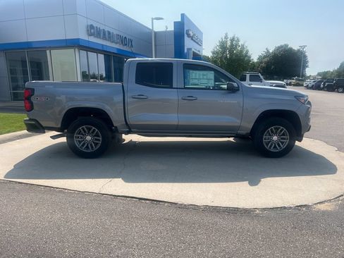 New 2025 Chevrolet Colorado LT w/ LT Convenience Package AWD/4WD image 7