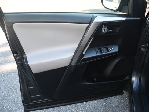 Used 2017 Toyota RAV4 XLE image 10