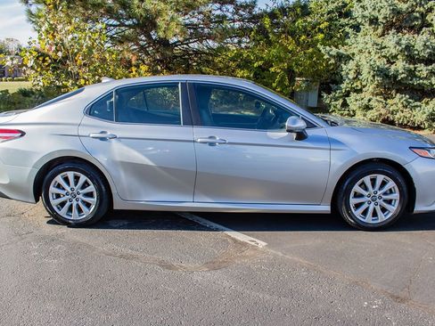 Used 2019 Toyota Camry LE image 10