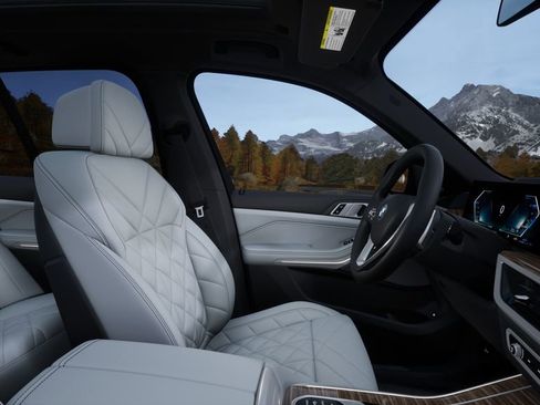 New 2026 BMW X5 xDrive50e w/ Climate Comfort Package image 9