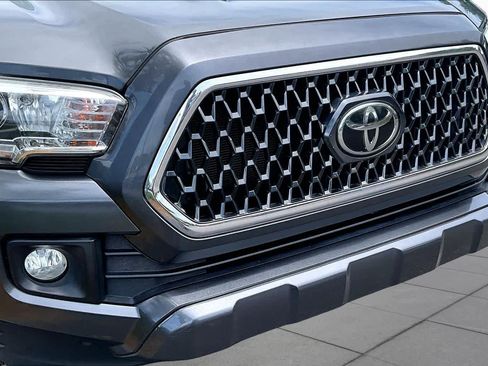 Used 2019 Toyota Tacoma TRD Sport AWD/4WD image 29