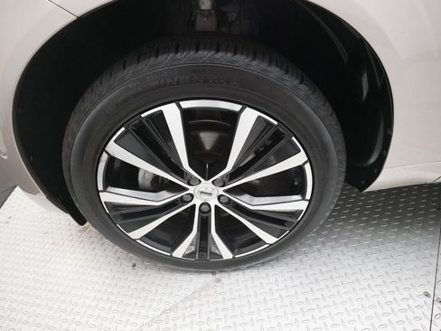 Used 2024 Volvo XC60 B5 Plus w/ Protection Package Premier image 27