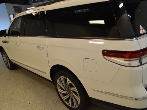 Used 2023 Lincoln Navigator L Reserve image 5