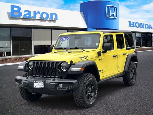 Used 2024 Jeep Wrangler Unlimited AWD/4WD image 2