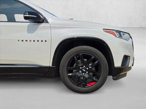 Used 2020 Chevrolet Traverse Premier w/ Redline Edition FWD image 17