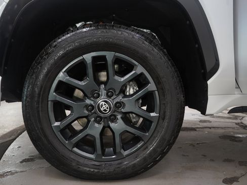 Used 2025 Toyota Tundra Platinum AWD/4WD image 36