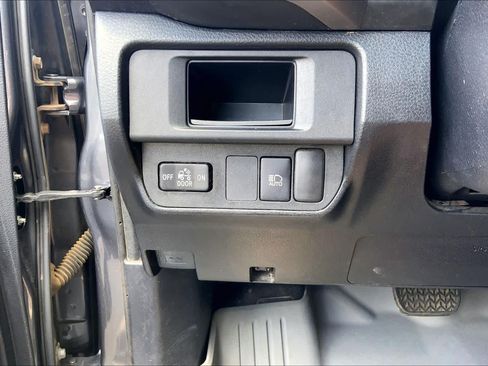 Used 2019 Toyota Tacoma SR5 RWD image 36