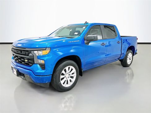 Used 2024 Chevrolet Silverado 1500 Custom image 3