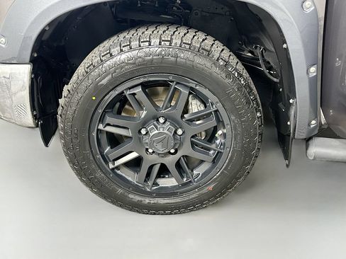Used 2020 Toyota Tundra SR5 w/ SR5 Upgrade Package RWD image 31