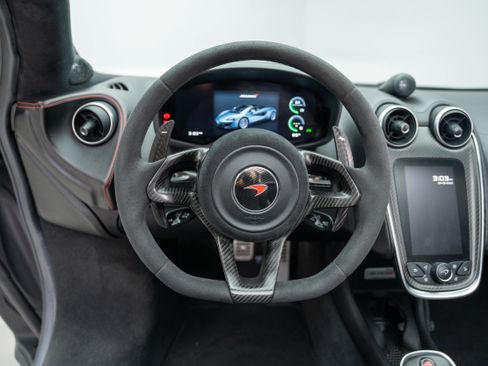 Used 2018 McLaren 570S Spider RWD image 32