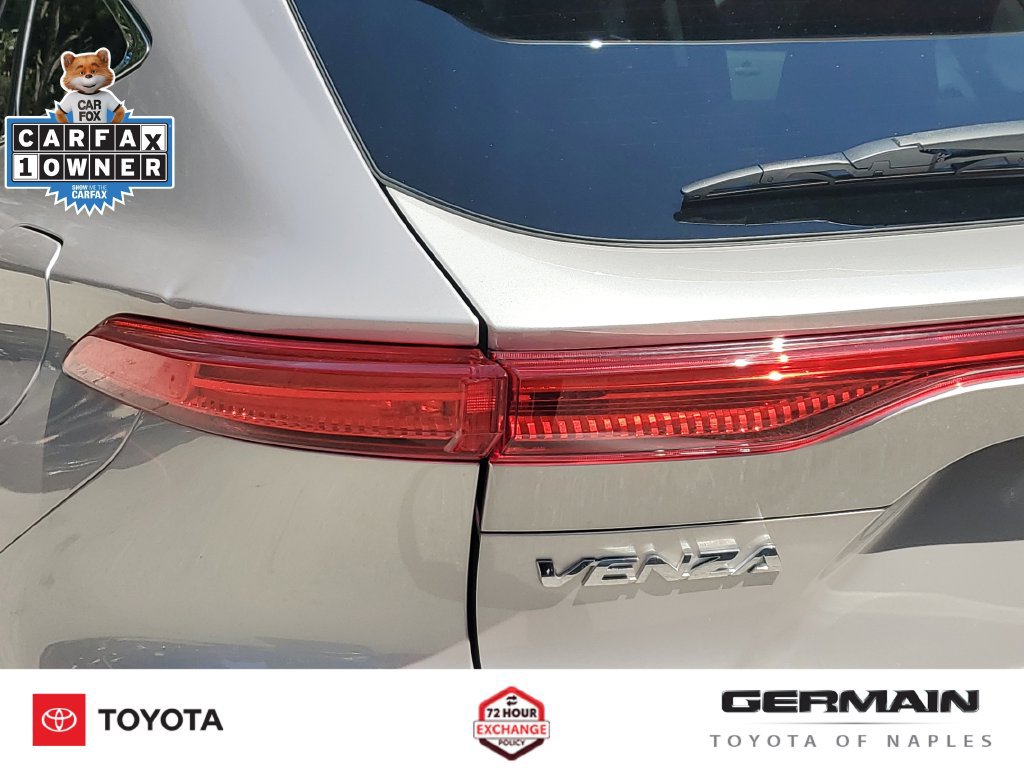 Used 2024 Toyota Venza Limited AWD/4WD image 16