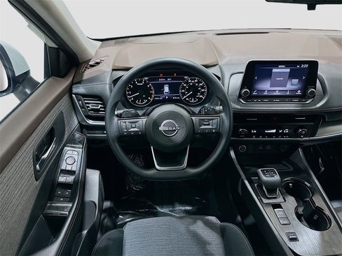 Used 2023 Nissan Rogue SV image 21