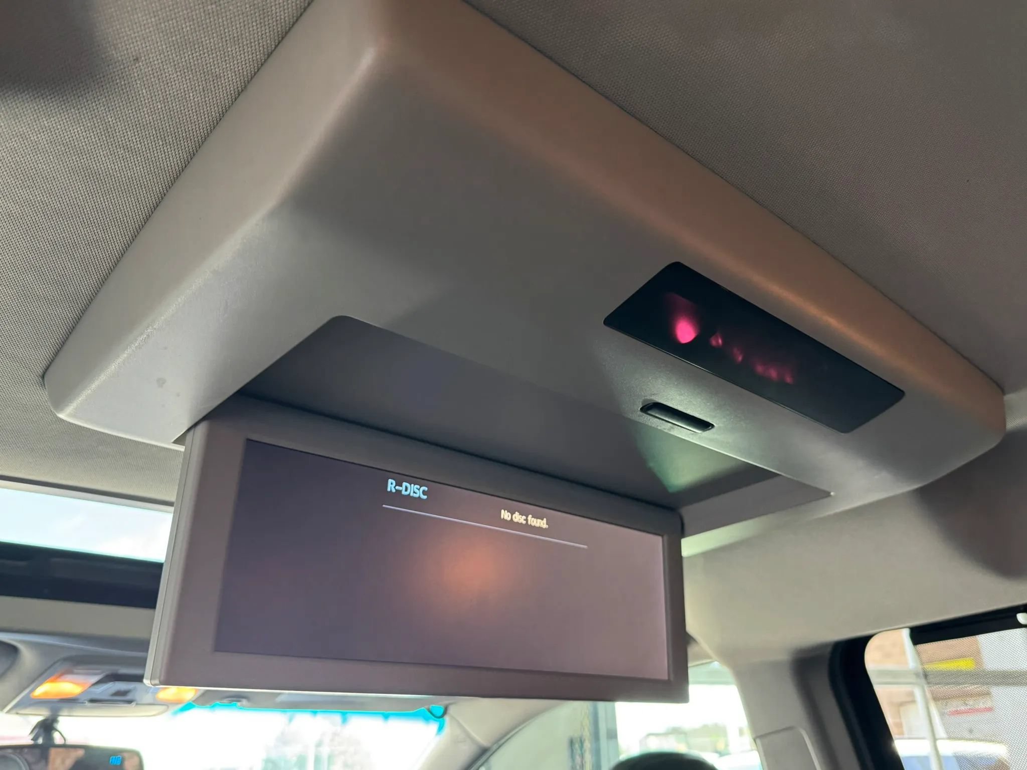 Used 2017 Toyota Sienna SE Premium FWD image 32