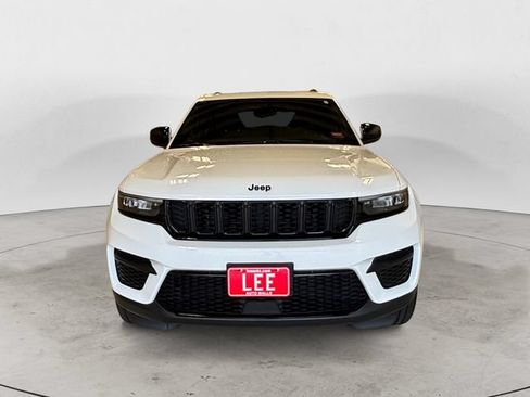 Used 2023 Jeep Grand Cherokee Altitude AWD/4WD image 9