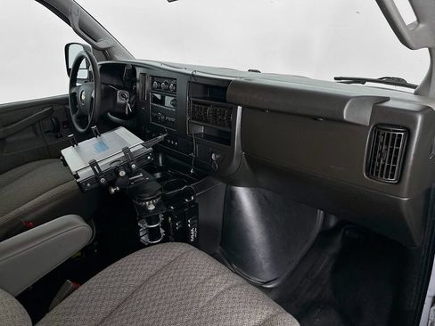 Used 2021 Chevrolet Express 2500 RWD image 30
