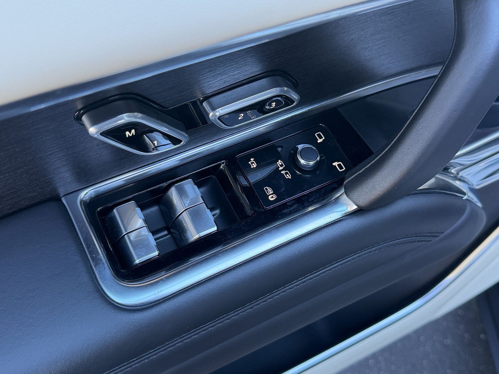 Used 2023 Land Rover Range Rover SE AWD/4WD image 15