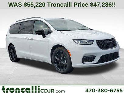 New 2026 Chrysler Pacifica Limited w/ S Appearance Package