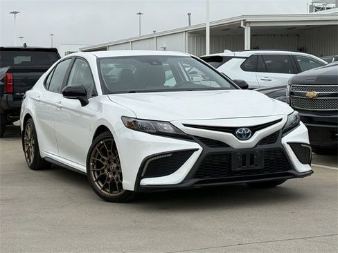 Used 2022 Toyota Corolla LE image 2