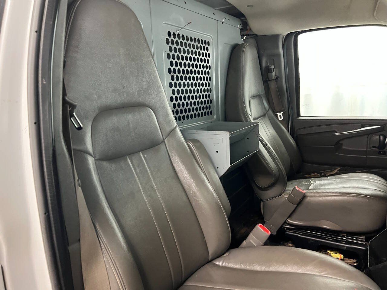 Used 2014 Chevrolet Express 2500 Extended RWD image 12