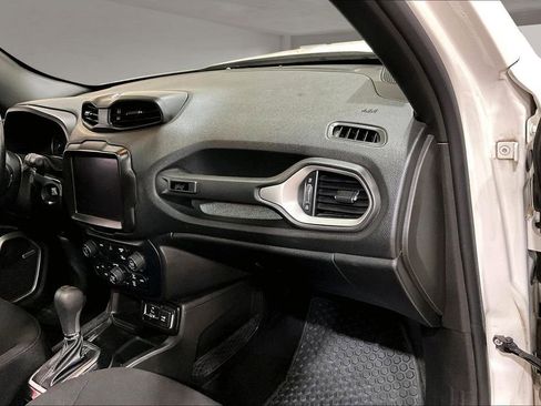 Used 2021 Jeep Renegade Latitude w/ Sun & Sound Group FWD image 16