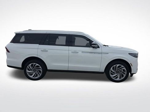 New 2025 Lincoln Navigator Reserve image 2