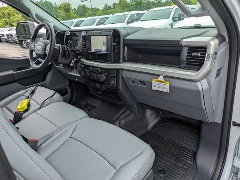 New 2025 Ford F550 4x4 Crew Cab Super Duty w/ XL Chrome Package image 38