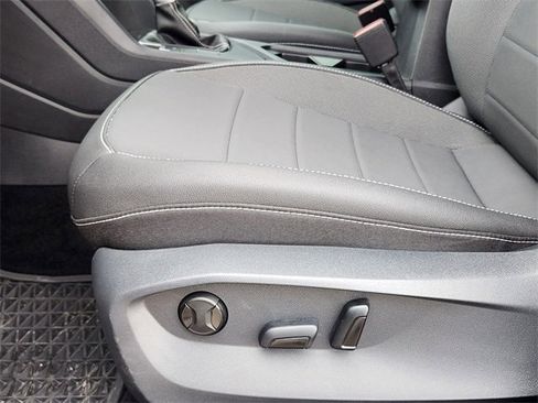 New 2024 Volkswagen Taos SE image 19